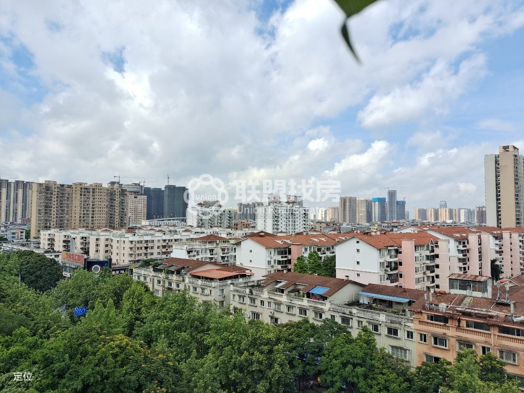 龙凤嘉苑,龙凤嘉苑三房出租，交通便利，楼下就是超市，出入方便17
