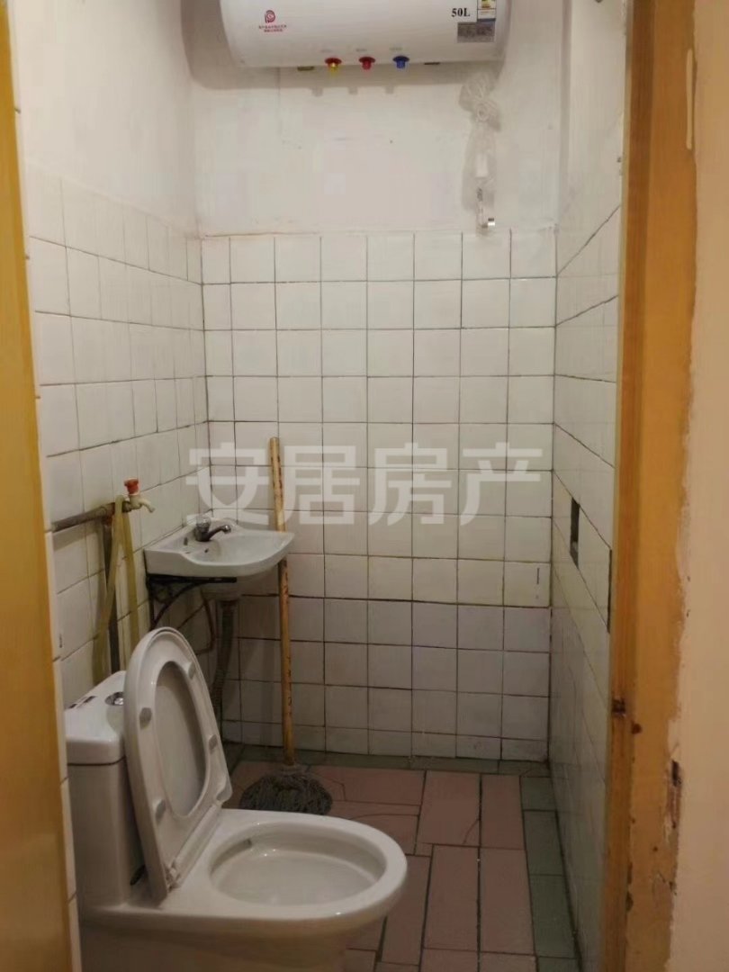 西一路建行家属院,东风大街  华岳隔壁  三室两厅一卫9