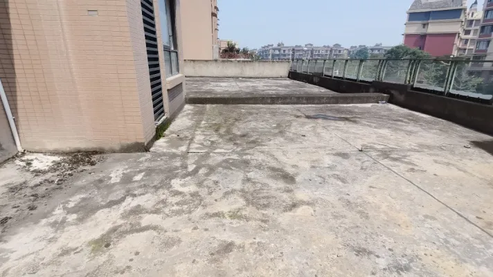 蔚蓝郡 带超大平台您欢吗。。
