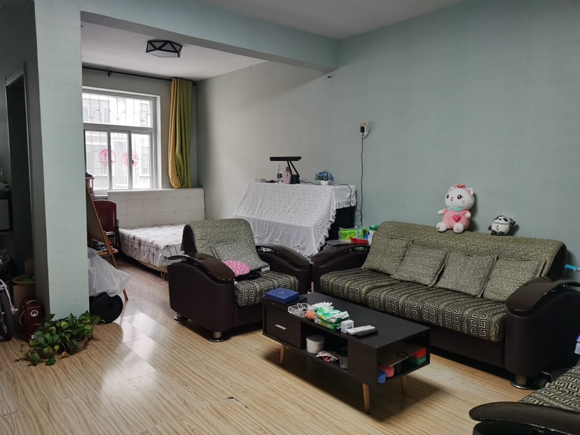 家里新装修，全屋壁纸，3年一次性付17000-华阳小区租房