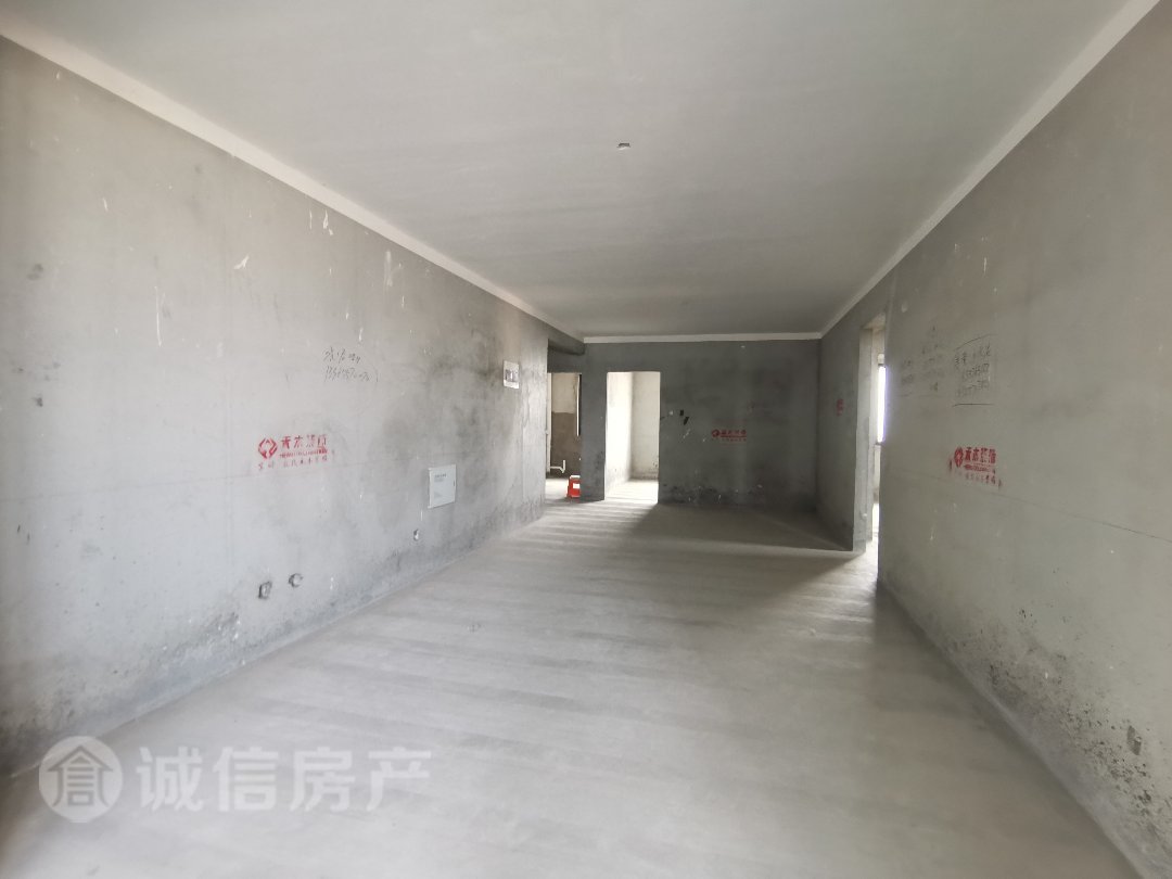 CBD万达广场,CBD万达广场周边配套完善，毛坯 有钥匙带您看5