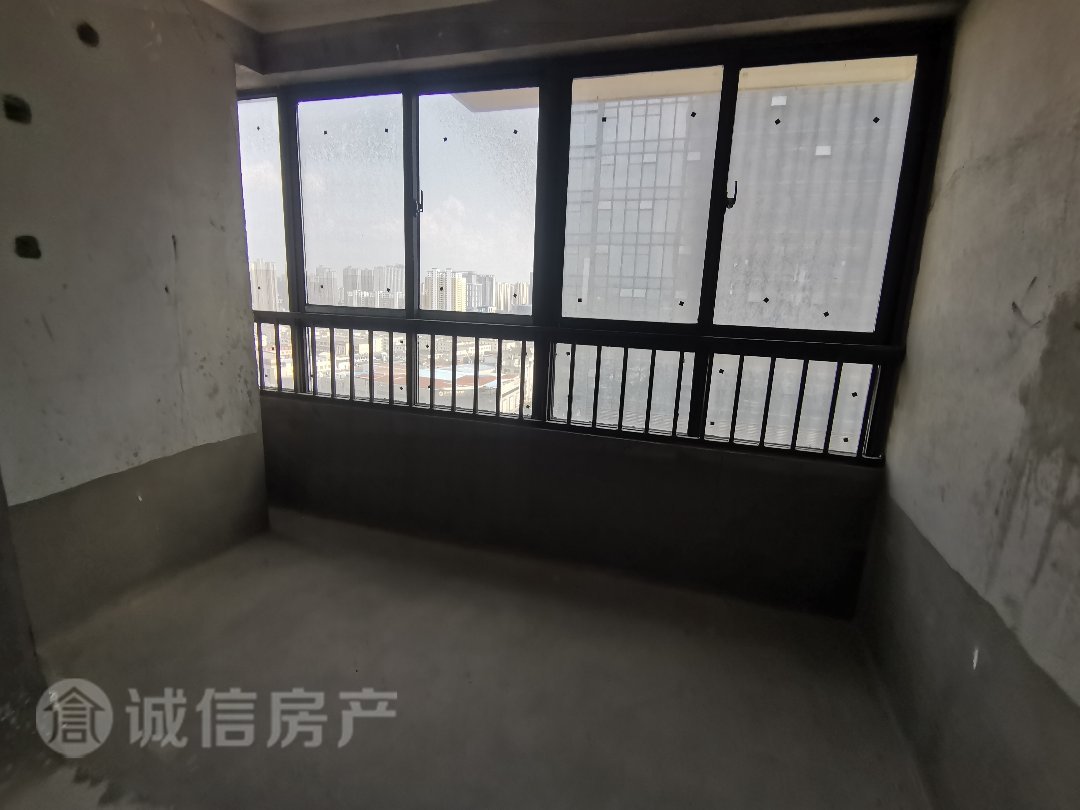 CBD万达广场,CBD万达广场周边配套完善，毛坯 有钥匙带您看2