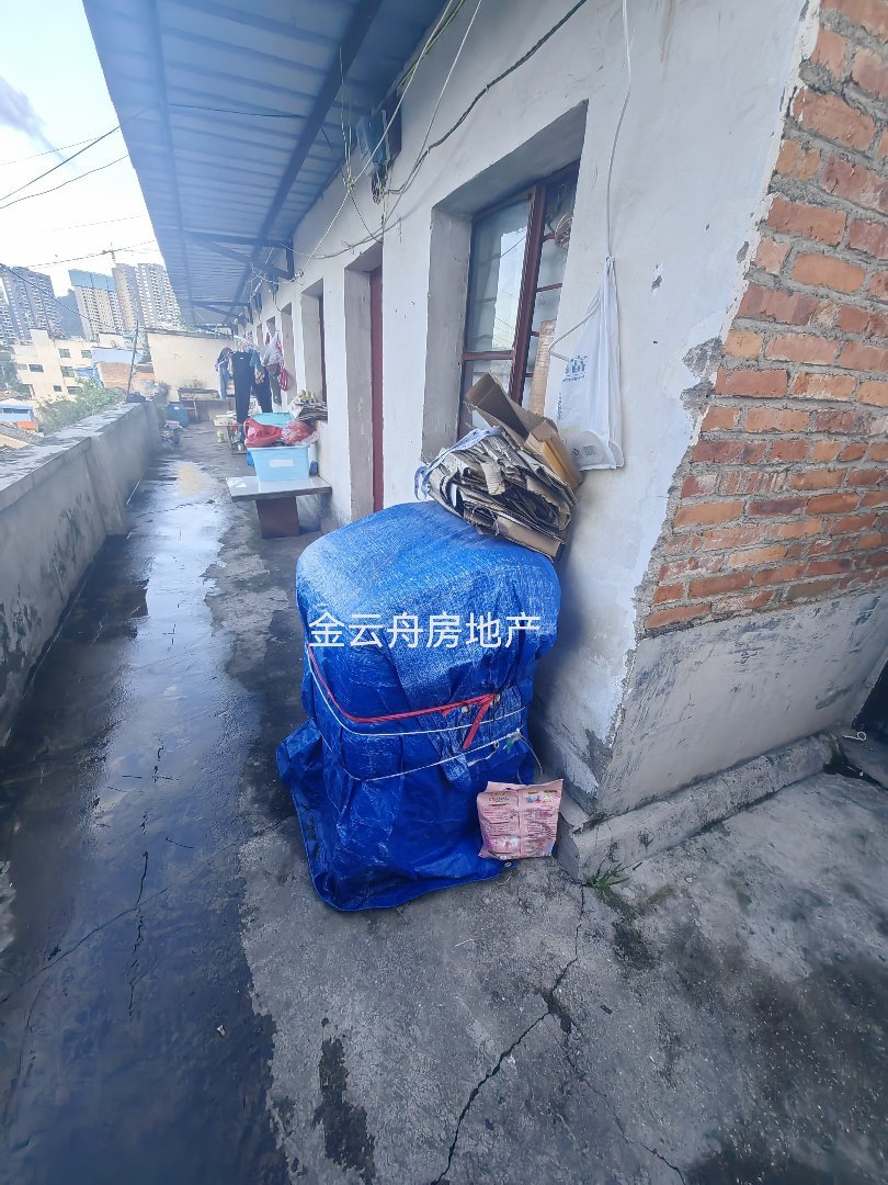 云县自建小区,暂不卖黄薯山自建房，有平房，占地173平，实用300平2