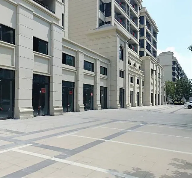 临街门面，客流量大，纯一层商铺，接受可盈利