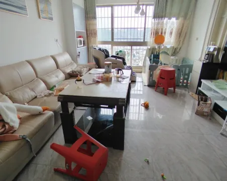 幸福新苑3室2厅2卫朝东精装