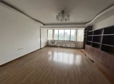 东兴区|二号路纪委家属楼4室2厅2卫出售