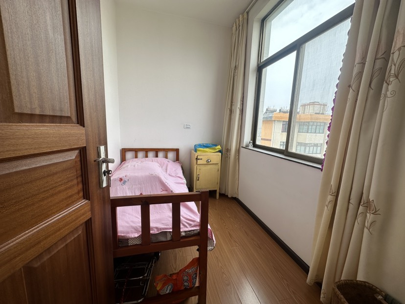九龙苑97.8㎡3室2厅1卫1阳台精装，多条公交经过-九龙苑二手房价