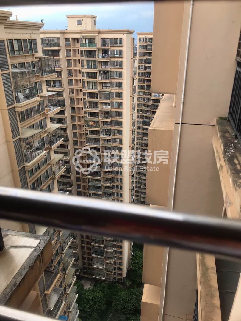 广汇东湖城,广汇东湖可看到湖景 视野好4房装修好，真心出售 看房有钥匙21