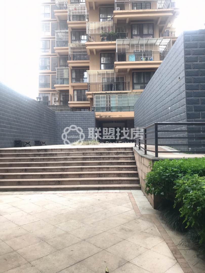 广汇东湖城,广汇东湖可看到湖景 视野好4房装修好，真心出售 看房有钥匙19