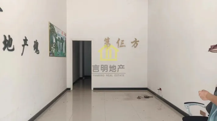 南大门西旁朝阳单一层商铺，可隔开两层