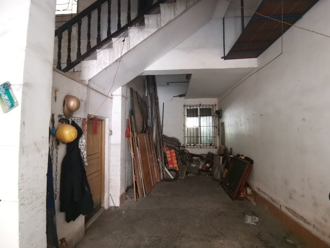 一环路附近宏扬路一线天地楼占地80平方-宏扬路二手房价