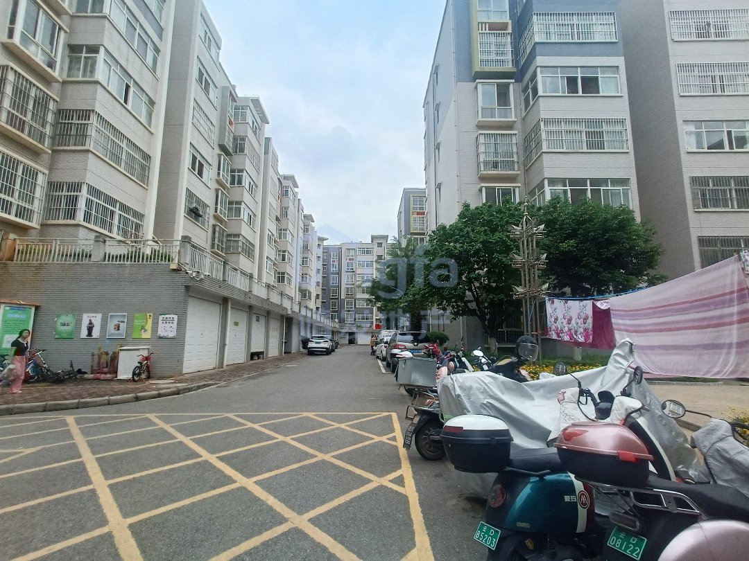麒麟区东片区毛坯3室2厅1卫二手房出售15