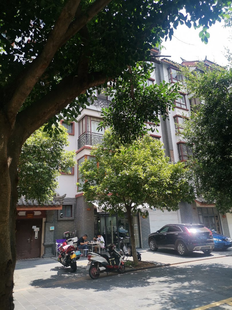 阳光闲庭,阳光闲庭公园试一楼带花园大平层，小区环境优美生活方便 位置好13