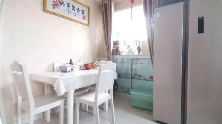 经典苜中路3号2室1厅1卫1阳台！精装修！两证齐全！