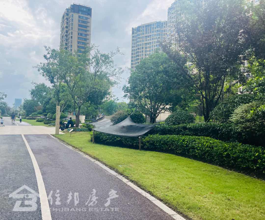 阳光城翡丽公园,年轻时尚 精致4室2厅2卫1阳台 观景房 享受生活从这里开始10