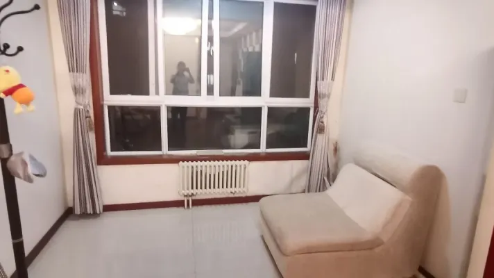 摩登三米阳光105平三室两厅，可租可售。