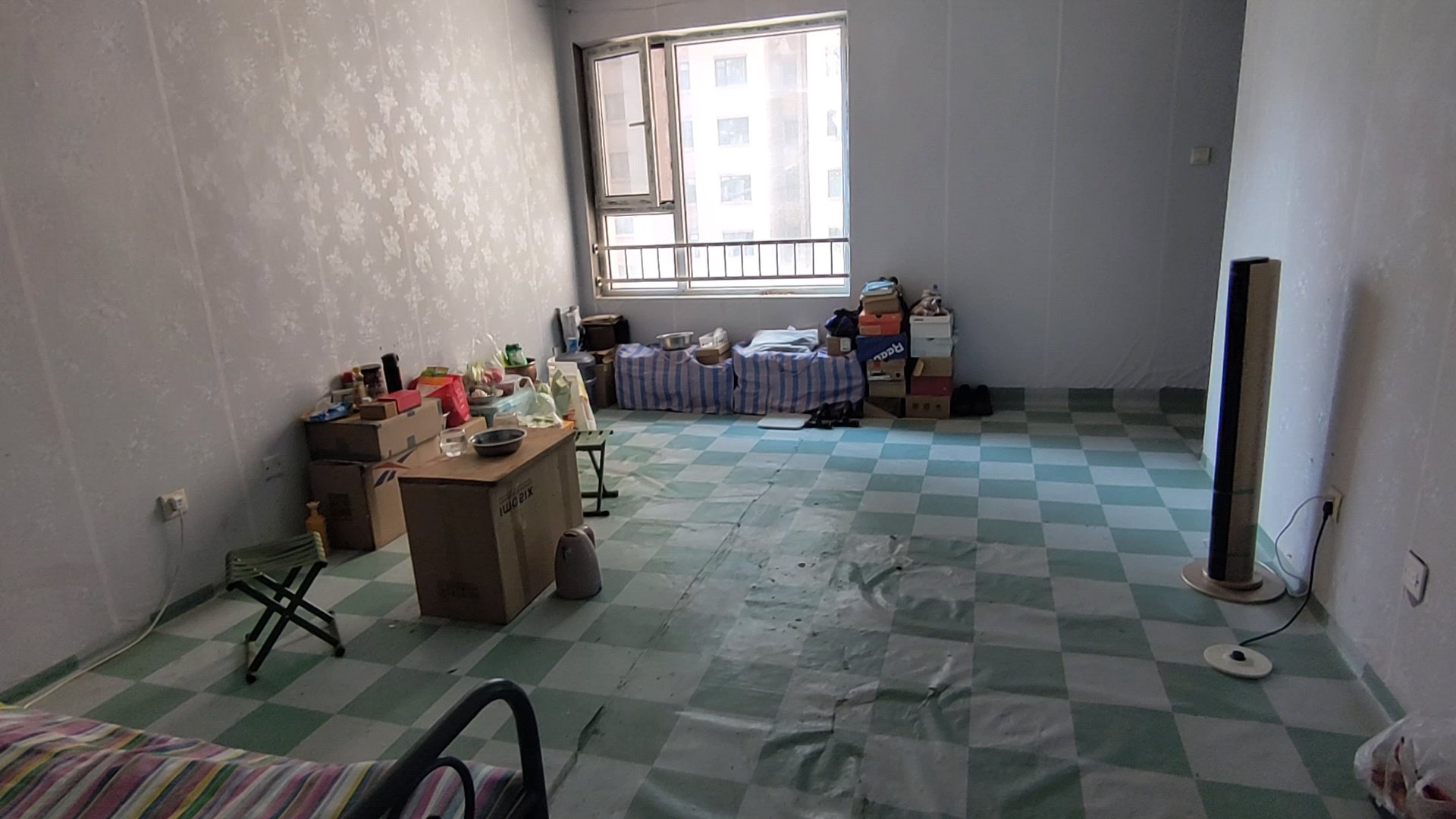 郊区城西毛坯3室2厅1卫二手房出售1