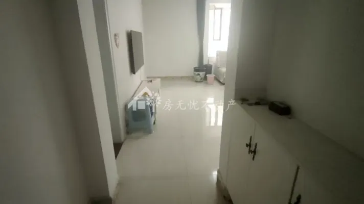 3室2厅1卫1阳台106㎡,阔绰客厅,超大阳台