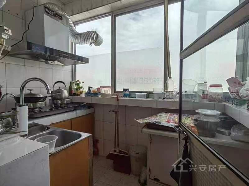 长风东苑小区,长风东苑小区南北超好的地段，住家舒适9