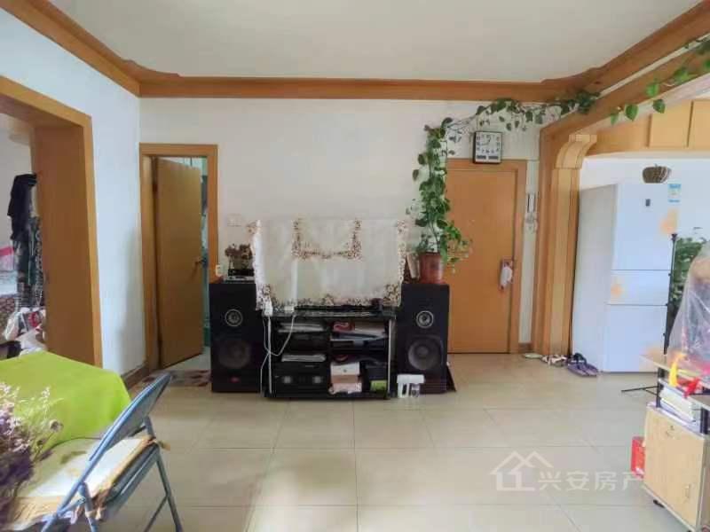 长风东苑小区,长风东苑小区南北超好的地段，住家舒适6