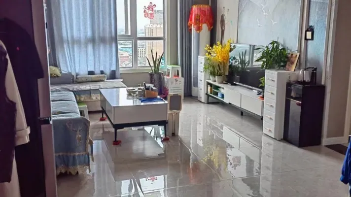 两室两厅，楼层好，精装修