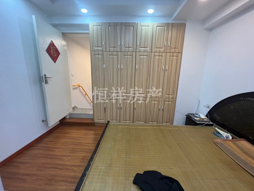 名人国际龙祥苑,康华 二附中 名人国际龙祥苑 上下二层 精装两房拎包入住1