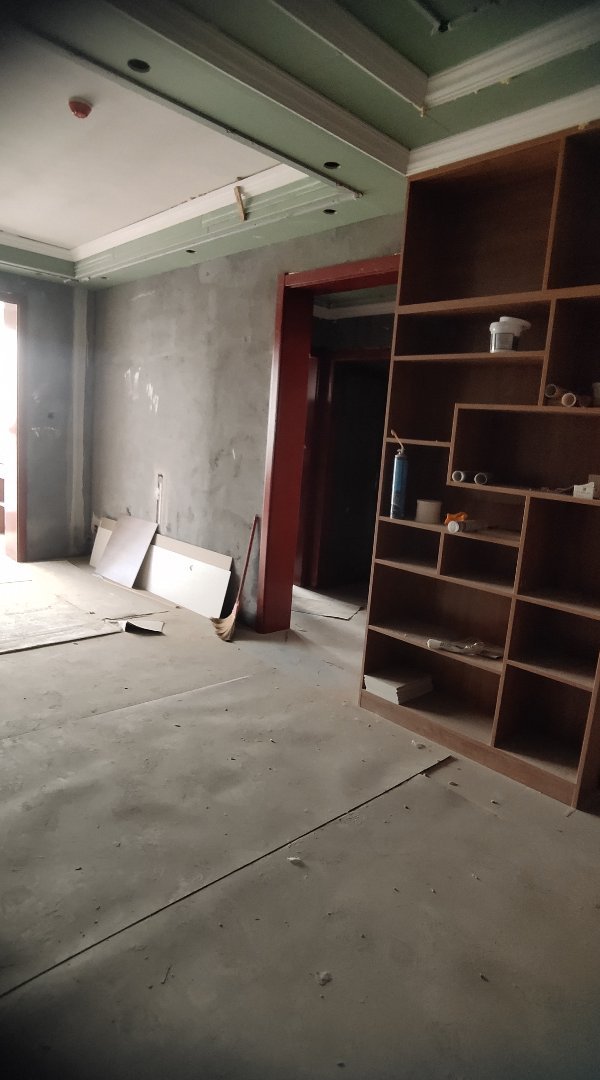 两室两厅南北通透，只差柜门没安，墙没刮，没网签，电话见跟进-公园里二手房价