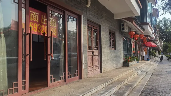 临街铺面位置好，
