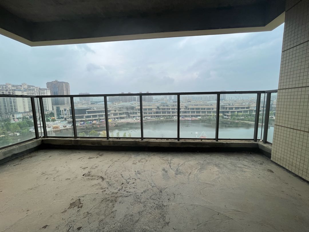 翡翠年华纯毛坯 随时看房 采光好 送地下室-翡翠年华二手房价