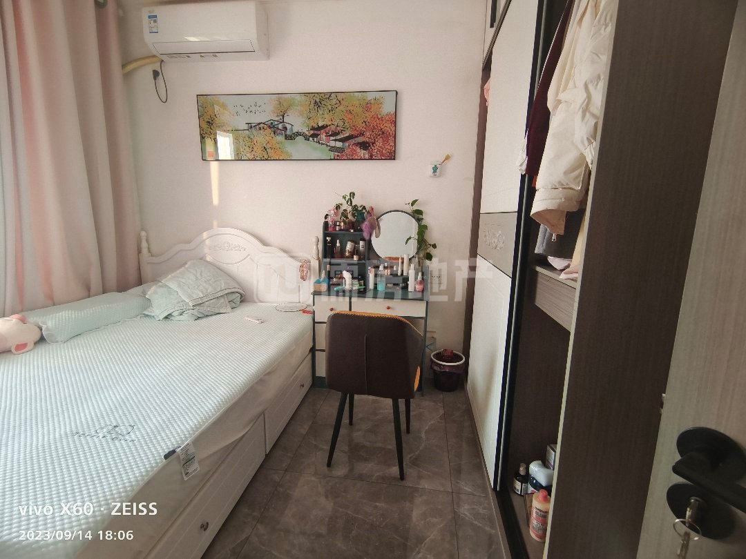 滨河学府,滨河新区，精装修，2室改3室，有空调，拎包入住3