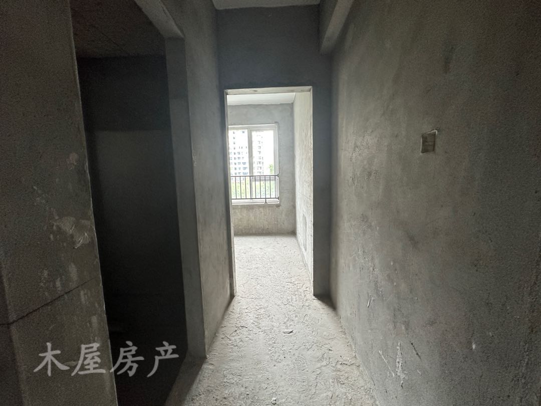 鸿森南城一号,紧邻地铁口,经典小房型,仅售31万元7