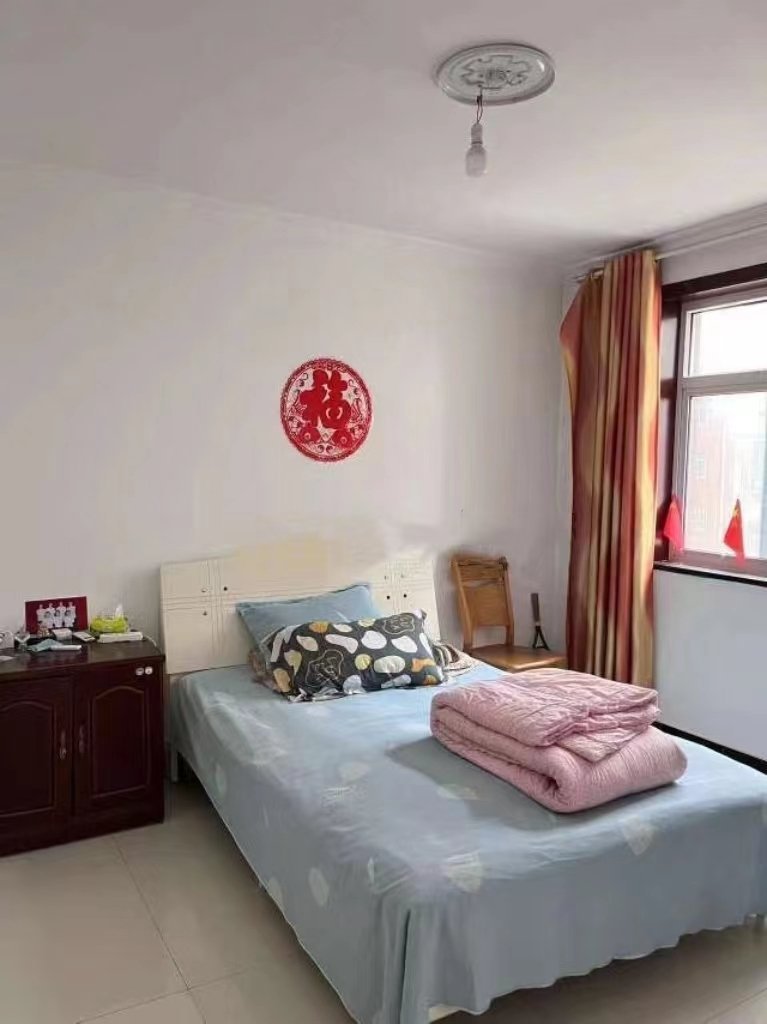 园丁小区,县城中心 黄金楼层 电梯房 能更名，上学方便，紧邻城墙1