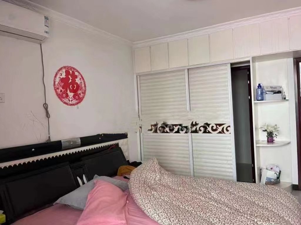 园丁小区,县城中心 黄金楼层 电梯房 能更名，上学方便，紧邻城墙3