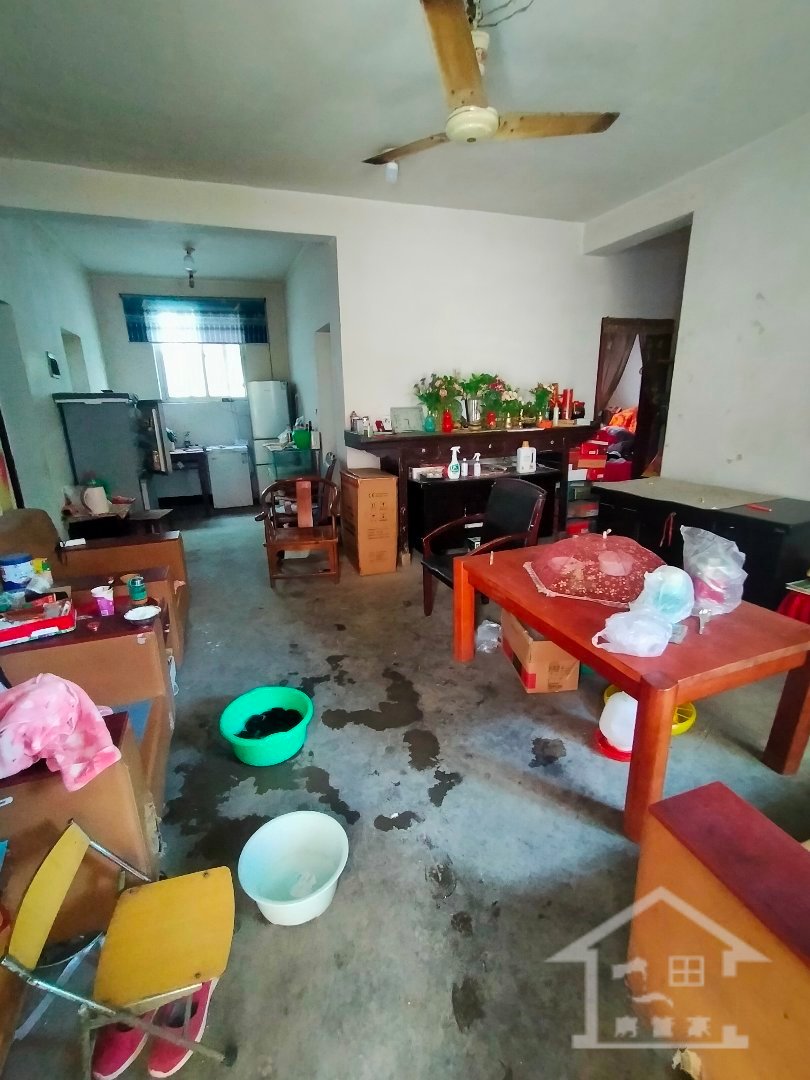 县委家属院,一楼带院子急卖，产证齐全1