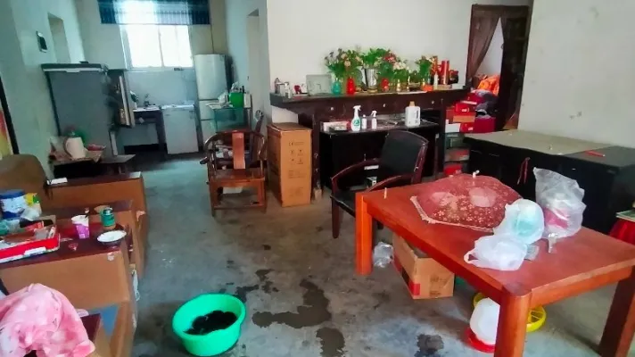 一楼带院子急卖，产证齐全