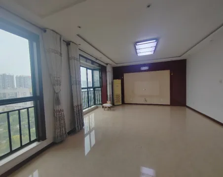 盛世公馆3室2厅2卫朝南北精装