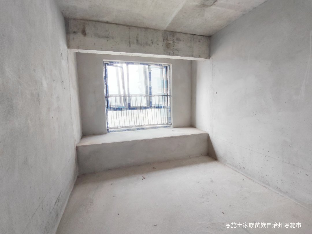 慕登熙苑,毛坯4室带入户花园 使用面积多 高旗对面，10
