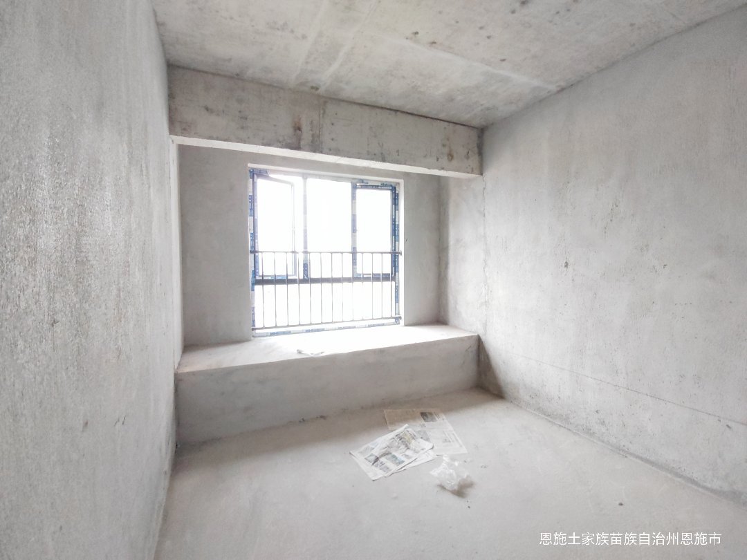 慕登熙苑,毛坯4室带入户花园 使用面积多 高旗对面，2