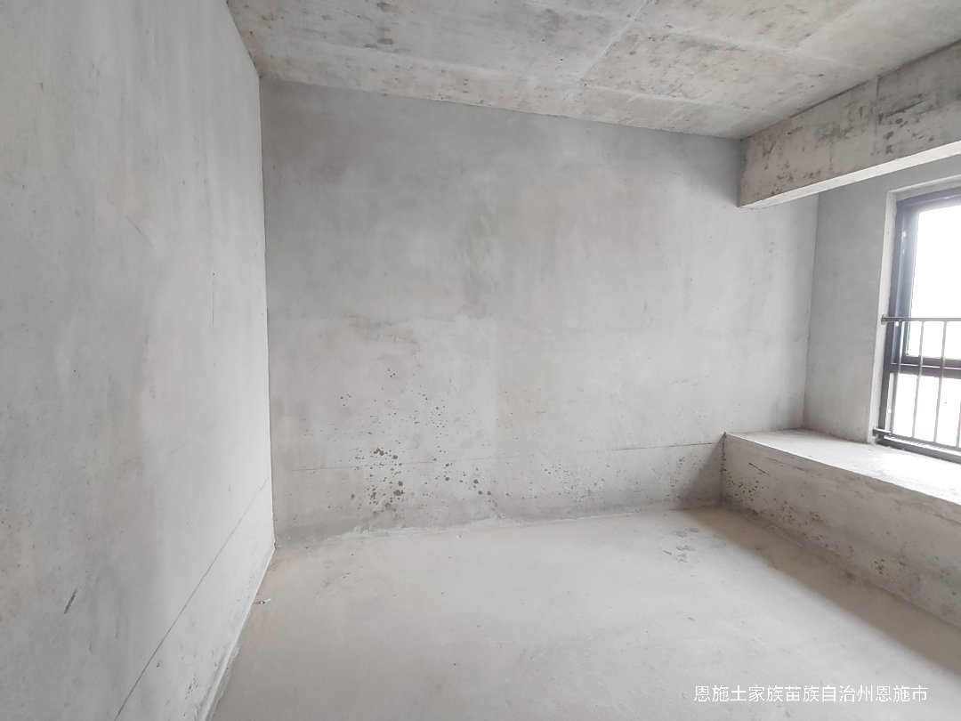 慕登熙苑,毛坯4室带入户花园 使用面积多 高旗对面，6