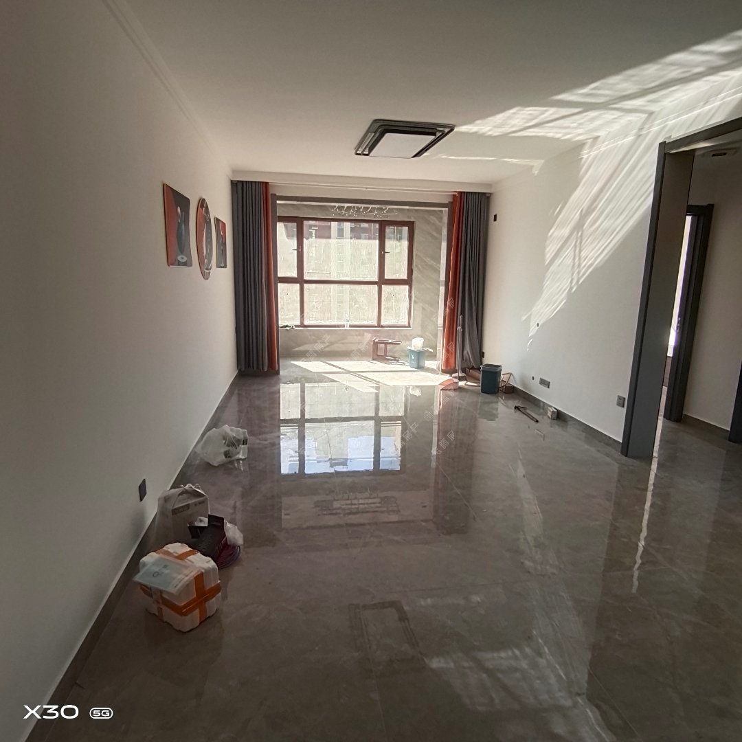 精装修拎包入住大俩居   紧邻学校-鼎越山水御园二手房价