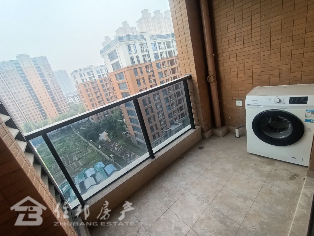 江南名府,新上 满二 精装三房 滨江品质 得房率高达903