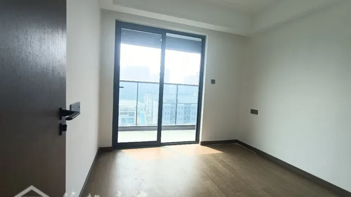 真正的地铁楼盘，融信展望轩精致3室2厅2卫1阳台，仅售