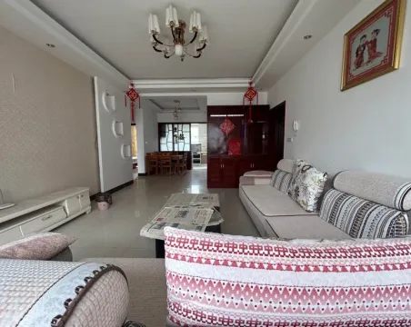 鸡街新区3室2厅1卫朝南精装