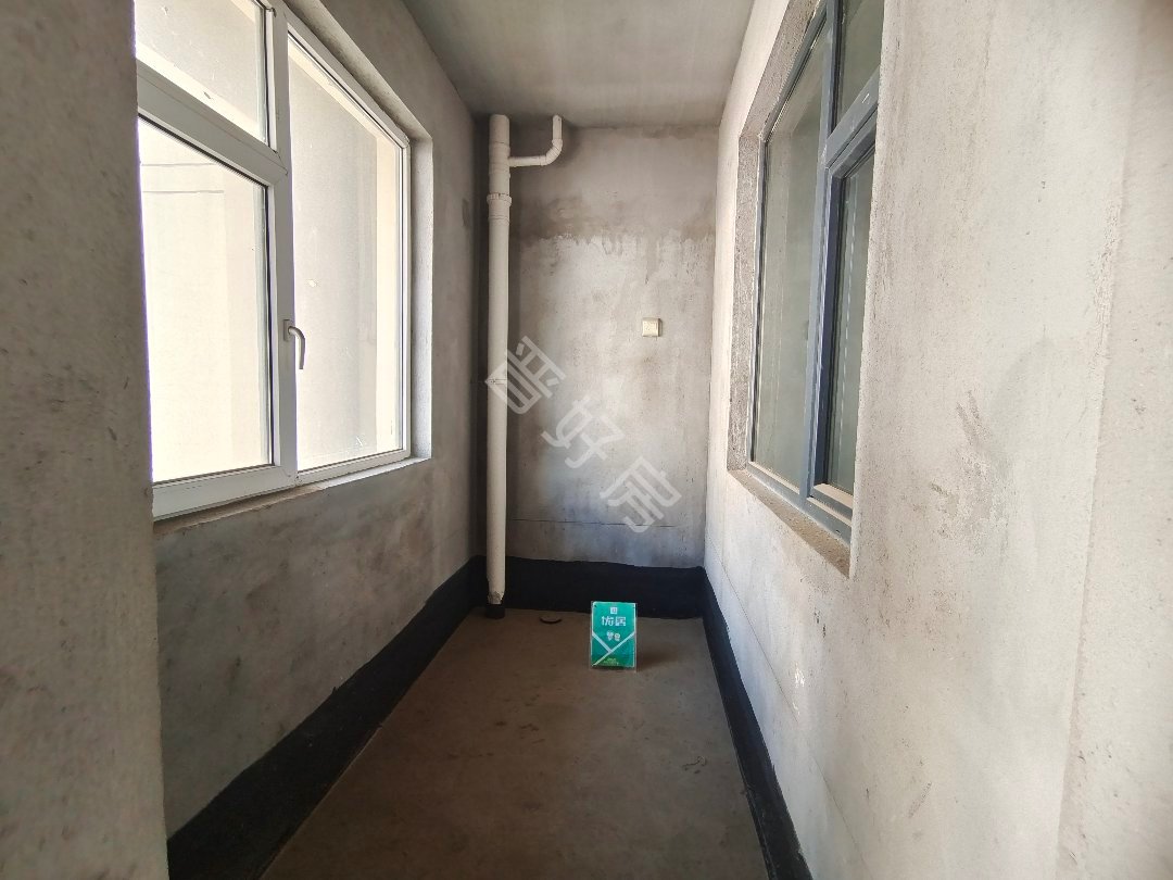 城区金匠片区毛坯4室2厅2卫二手房出售6