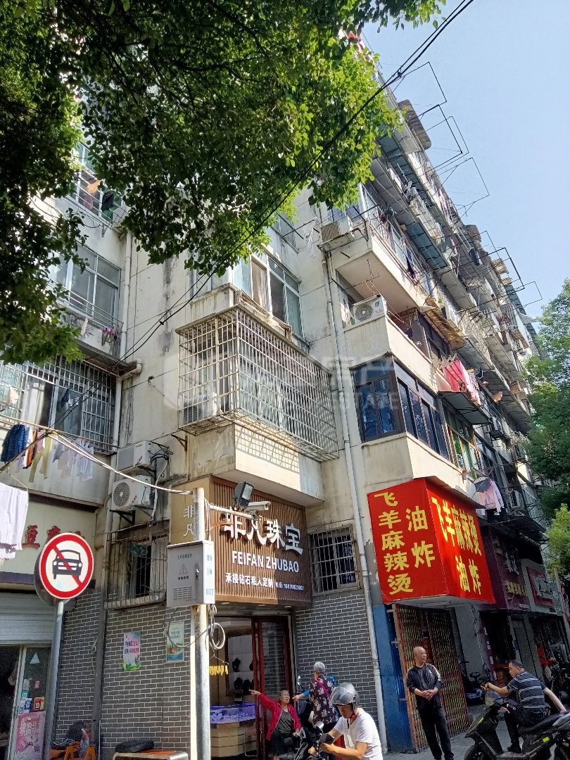 建德观街,建德观街周边配套完善，泳池健身影院一应俱全6