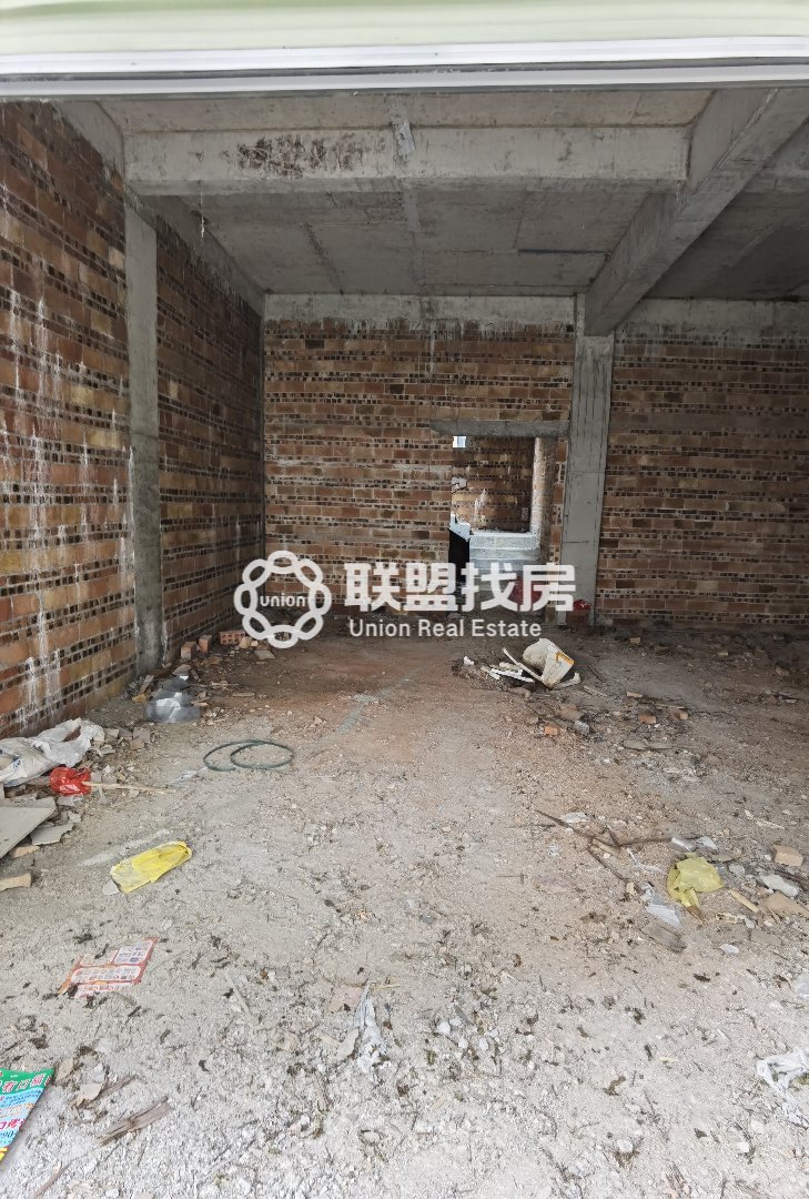 江南枢纽工程拆迁小区,港南出让证套间天地楼，己建好一层，诚意出售！1