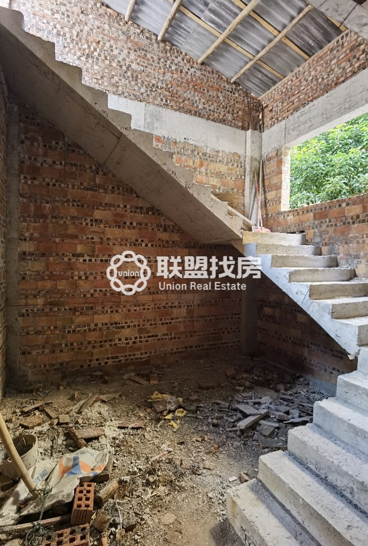 江南枢纽工程拆迁小区,港南出让证套间天地楼，己建好一层，诚意出售！6