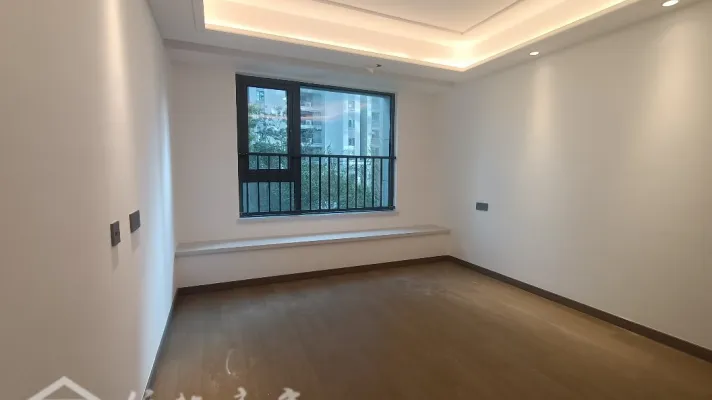 融信展望轩103.34㎡3室2厅2卫2阳台精装南，业主急售