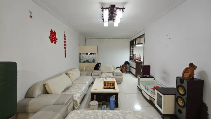 上海路美盛小学旁边，简装大两室可以改三室