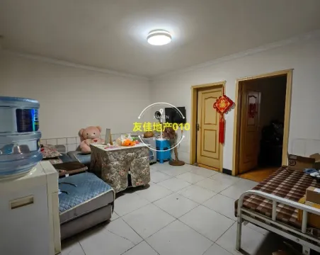 万源河街3室2厅1卫朝东精装